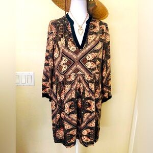 HOLDING HORSES Beautiful, soft, feminine dress. Colors are so pretty. Size S